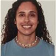 Professora titulada en magisterio de primària y en ciencias de la actividad física y deporte.