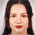 Her yaştan öğrenciye ingilizce dersi veren üniversite öğrencisi