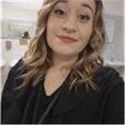 Insegnante di letteratura italiana impartisce lezioni per preparazione esami scritti e orali