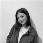 Profesora de Lengua, Historia, Latín, Filosofía, Inglés y música imparte clases particulares a niños y jóvenes