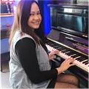 Profesor de apoyo escolar para estudiantes de educación básica