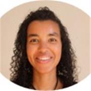 Elève ingénieure donnant cours particuliers de mathématiques et de physique