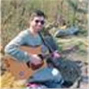 Ich bin ein Musik-Tutor der Kinder und Jugendliche aller Altersklassen unterrichtet.
