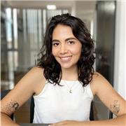 Professora de inglês que ensina para todas as idades e níveis de inglês
