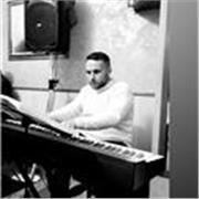 Docente di pianoforte che da lezioni private online