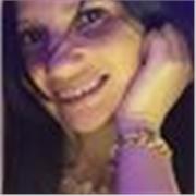 Profesora de español da clases a niños y niñas de todas las edades