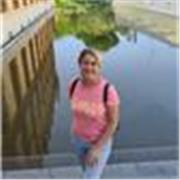 Profesora de meditación con titulo de yoga para todas las edades .