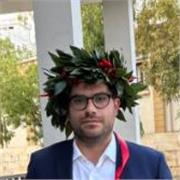 Sono un ragazzo laureato magistrale, sto conseguendo il TFA, ho sia le certificazioni linguistiche e informatiche 
