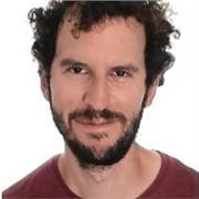 Soy doctor en historia del arte, con dotes para la enseñanza, por lo que podría dar clases de la rama de humanidades o historia. Las clases serían donde el alumno quisiera