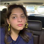 Estudiante imparte clases a niños de todas las edades, preferiblemente a niños de primaria