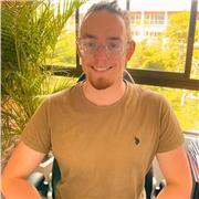 Biologielehrer Simon bietet professionelle Nachhilfeunterricht online und vor Ort.