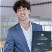 Laureato in Ingegneria Aerospaziale da lezioni di Matematica e fisica a studenti delle superiori