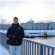 Ich bin Anas, Architekt und unterrichte Kinder in Französisch