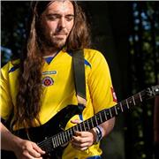 Professeur de guitare et basse – Cours adaptés à vos goûts et votre niveau
