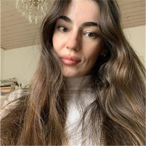 Aylin Privatlehrerin aus Stuttgart