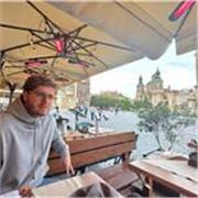 Hola! Soy estudiante del doble grado en Ciencias políticas y sociología en la UV y doy clases de Geografía e Historia.