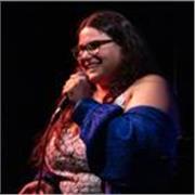 Cantante y compositora, graduada en la Escuela Superior de Música Moderna y Jazz ofrece clases de canto a domicilio o online