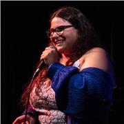 Cantante y compositora, graduada en la Escuela Superior de Música Moderna y Jazz ofrece clases de canto a domicilio o online