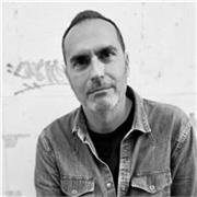 Graduado en Lengua y Literatura Españolas con más de veinte años de experiencia en clases particulares de español 