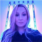 Ho un C2 in inglese e ho lavorato 8 anni alla Tate Modern di Londra. Impartisco lezioni da remoto o casa mia (Brescia centro). L'inglese e' una lingua che ho studiato, ma anche  vissuto . Ho esperienza con tutte le età e livelli (incluso Business English)