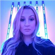 Ho un C2 in inglese e ho lavorato 8 anni alla Tate Modern di Londra. Impartisco lezioni da remoto o casa mia (Brescia centro). L'inglese e' una lingua che ho studiato, ma anche vissuto . Ho esperienza con tutte le età e livelli (incluso Business English)