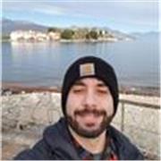Laureato in Biologia, in possesso di abilitazione alla professione di Biologo, impartisce videolezioni serali in Biologia (patologia generale e genetica, Genetica, fisiologia generale, biologia molecolare, nutrizione, zoologia, botanica, micologia, microb