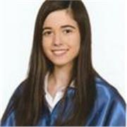 Me defino como una chica trabajadora y desenvuelta a la hora de impartir clases de inglés y de música para todas las edades. 
