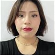 Profesor de inglés que imparte clases a niños