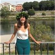 Laureata magistrale in Chimica impartisce lezioni in Chimica, fisica e matematica