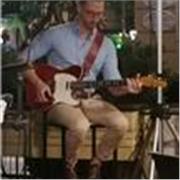 Laureato al Saint Louis college of music di Roma impartisce lezioni chitarra
