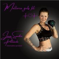 Soy Jana, entrenadora personal de alto rendimiento, musculación avanzada, coaching deportivo e instructora de Yoga Nidra.