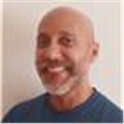 Profesor nativo de inglés con 27 años de experiencia, especializado en clases para adultos.