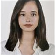 Türkischlehrerin mit Muttersprache Türkisch, die Türkisch für alle Altersgruppen unterrichtet