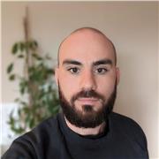 Développeur d'applications, spécialisé en app mobiles, Je donne des cours de programmation orientée objet et Android Natif.