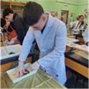 Soy estudiante que va pasar a segundo de bachillerato, con ganas de enseñar a jóvenes en cualquier materia con gran interés 
