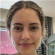 Puedo dar clases de inglés, no tengo título ya que estoy impartiendo la carrera de pedagogía todavía pero si tengo Experiencias