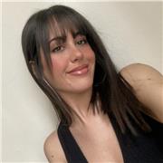 Profesora de Inglés licenciada en la Universidad de Cádiz y con máster de profesorado por la Universidad Isabel I.