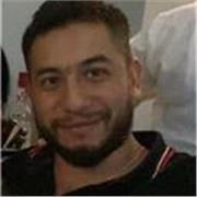 Arquitecto con experiencia en enseñar a estudiantes que inician en la carrera profesional