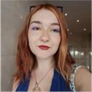 Alumna de cuarto de bellas artes con aptitudes para enseñar a alumnos de diferentes edades.