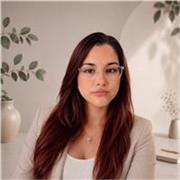 Licenciada en Idiomas Modernos con mención en Inglés y  con experiencia en enseñanza de idiomas y enamorada con el ingles.