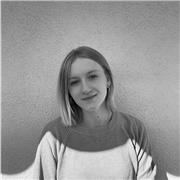 Studentessa diplomata al liceo linguistico offre lezioni di inglese e aiuto compiti