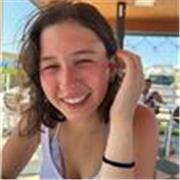 Studentessa del quinto anno di Liceo Linguistico e che ha vissuto un anno negli USA