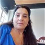 Profesora licenciada en filología hispánica especializada en lingüística imparte clases de español para extranjeros