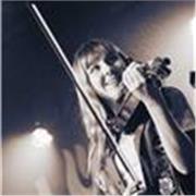 Profesora de violín, música y clases de refuerzo escolar.