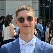 Studente di 5° superiore al liceo scientifico, con media generale superiore al 9