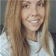 Profesora de Inglés imparte clases de refuerzo