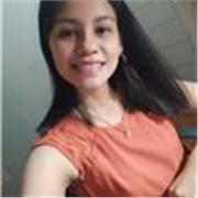 Profesora de niños especiales con mucha paciencia y