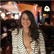 Docente di italiano impartisce aiuto compiti