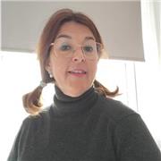 Profesora de clases de primaria y secundaria tanto presencial como online