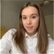 Profesora titulada en filología inglesa con experiencia dando clase de todos los niveles y preparando exámenes oficiales.